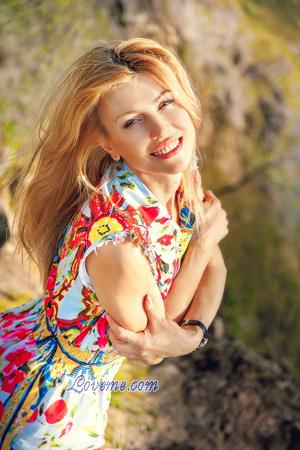 163325 - Viktoriya Leeftijd: 49 - Oekra&iuml;ne