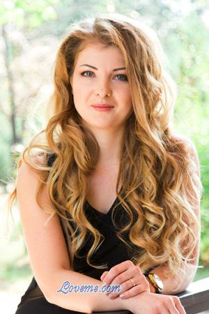 175423 - Marianna Leeftijd: 34 - Oekra&iuml;ne