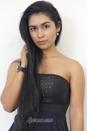 182957 - Yannine Leeftijd: 28 - Colombia