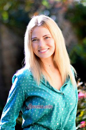 183523 - Elena Leeftijd: 37 - Oekra&iuml;ne