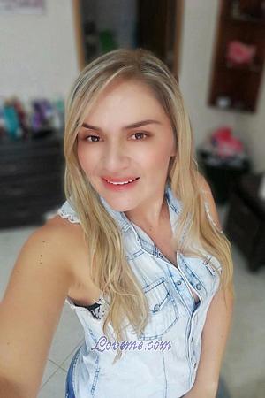 193142 - Yuliana Leeftijd: 44 - Colombia