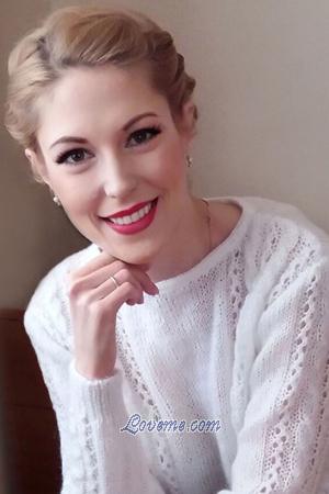 198471 - Alexandra Leeftijd: 40 - Oekra&iuml;ne