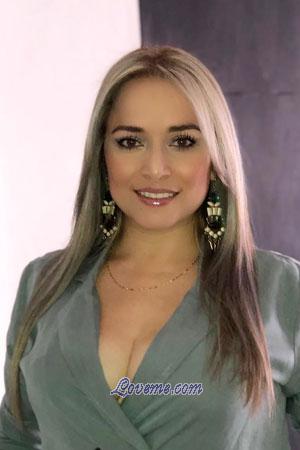 199619 - Claudia Leeftijd: 38 - Colombia