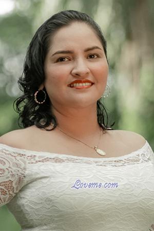 222796 - Lissette Leeftijd: 39 - Peru