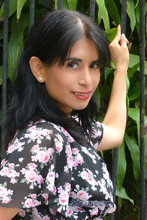 223037 - Elizabeth Leeftijd: 44 - Peru