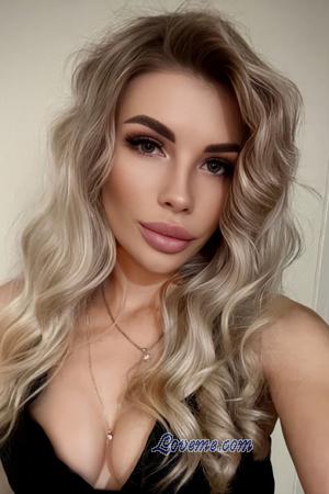223074 - Karina Leeftijd: 23 - Oekraïne