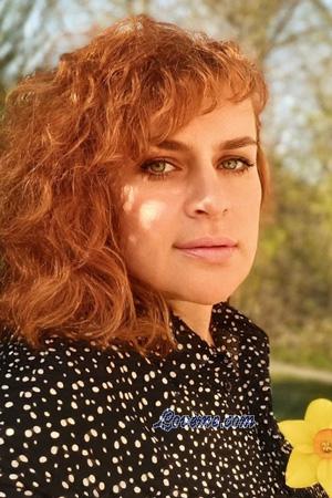 223102 - Olesya Leeftijd: 44 - Oekraïne