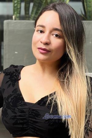 223216 - Geraldine Leeftijd: 34 - Colombia