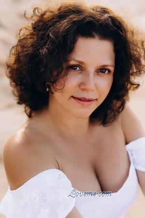 223522 - Liliya Leeftijd: 53 - Oekraïne