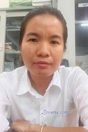 224007 - Theary Leeftijd: 40 - Cambodia