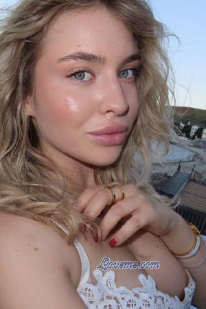 224030 - Sofiia Leeftijd: 19 - Oekraïne