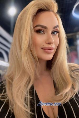 224548 - Yuliia Leeftijd: 33 - Oekraïne