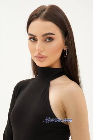 224585 - Nadiia Leeftijd: 19 - Oekraïne