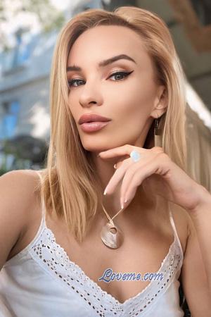 224692 - Alexandra Leeftijd: 30 - Moldavië