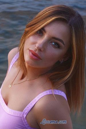 224794 - Kseniia Leeftijd: 35 - Oekraïne