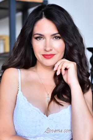 224976 - Nadiia Leeftijd: 48 - Oekraïne