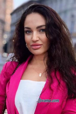 225065 - Iryna Leeftijd: 48 - Oekraïne