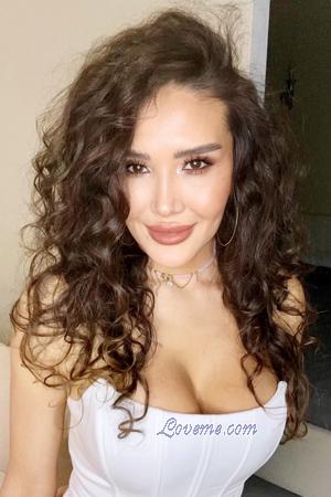 225163 - Aruzhan Leeftijd: 21 - Kazachstan