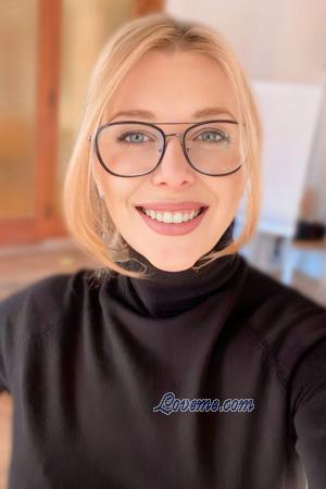 225572 - Olena Leeftijd: 28 - Oekraïne