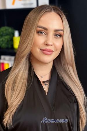 225576 - Yuliia Leeftijd: 38 - Oekraïne