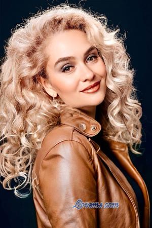 225902 - Olena Leeftijd: 51 - Oekra&iuml;ne