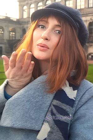 225907 - Nelly Leeftijd: 44 - Oekra&iuml;ne