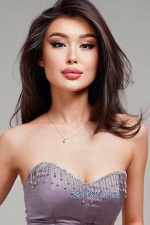 225908 - Aisulu Leeftijd: 21 - Kazachstan