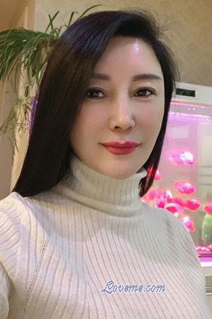 225963 - Lucy Leeftijd: 53 - China