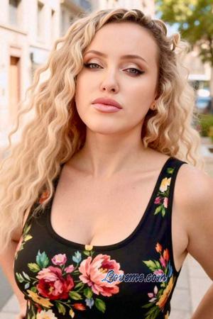 226068 - Snezhana Leeftijd: 44 - Oekra&iuml;ne