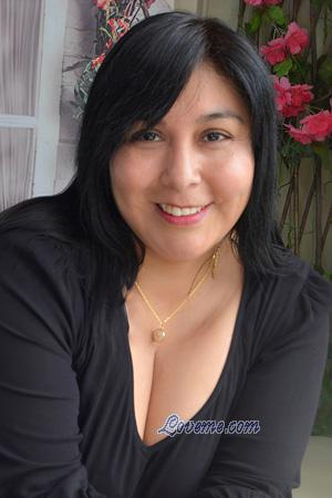 226113 - Carmen Leeftijd: 45 - Peru