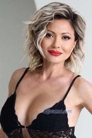 226225 - Nadiia Leeftijd: 46 - Oekra&iuml;ne