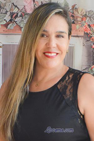 226420 - Lenka Leeftijd: 55 - Peru