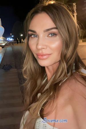 226527 - Khrystyna Leeftijd: 47 - Oekra&iuml;ne