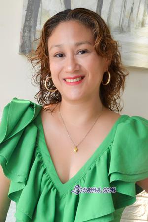 226554 - Jessica Leeftijd: 42 - Peru