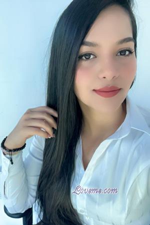 226622 - Jennifer Leeftijd: 31 - Costa Rica