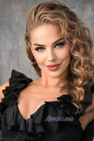 227154 - Nina Leeftijd: 34 - Moldavi&euml;