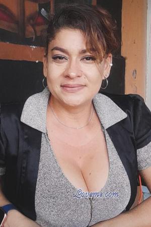 227892 - Nancy Leeftijd: 48 - Costa Rica