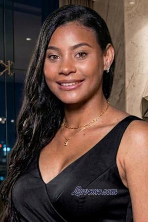 228318 - Nathacha Fernanda Leeftijd: 28 - Dominican Republic