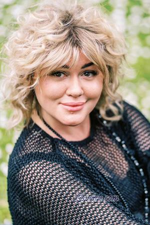 228448 - Olga Leeftijd: 47 - Oekra&iuml;ne