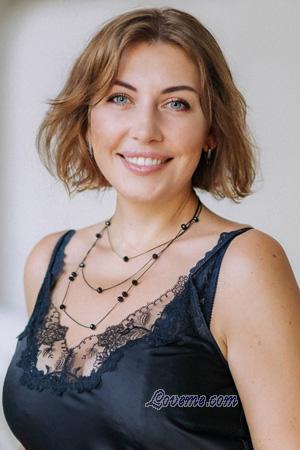 228570 - Olena Leeftijd: 49 - Oekra&iuml;ne