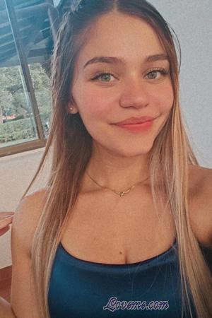 229318 - Michelle Leeftijd: 24 - Costa Rica