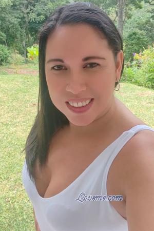 229344 - Jenny Leeftijd: 40 - Costa Rica