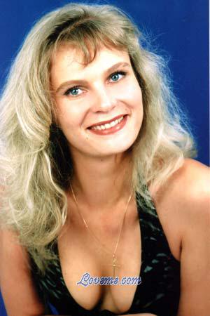 71041 - Elena Leeftijd: 34 - Russia