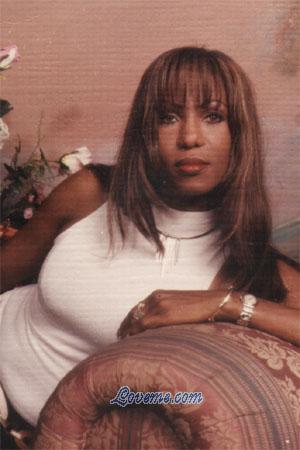 72166 - Vicky Leeftijd: 51 - Costa Rica