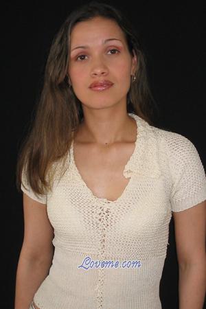 74111 - Claudia Leeftijd: 30 - Colombia