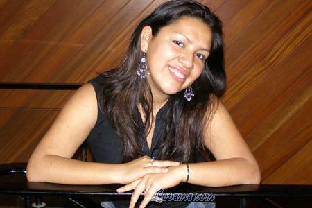 81923 - Linda Leeftijd: 24 - Peru