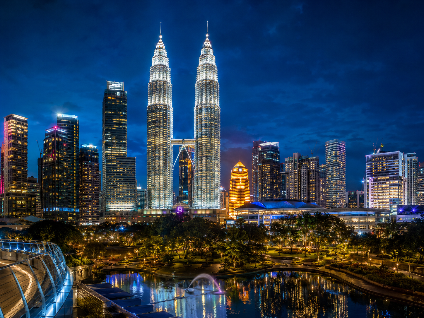 Skyline van Kuala Lumpur bij nacht tijdens de Malaysia Singles Tour